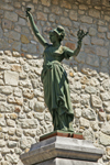 statue